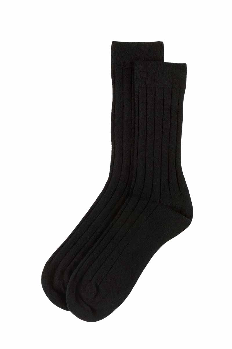 Mens Scottish cashmere socks in Black