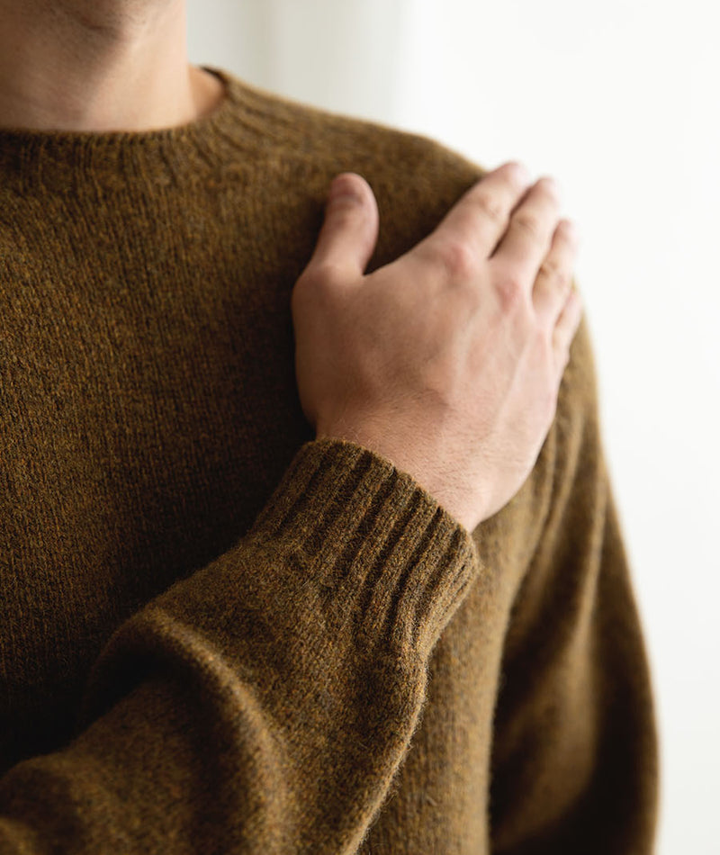 Mens Dark Olive Shetland Wool Jumper Sweater Saddle Shoulder 