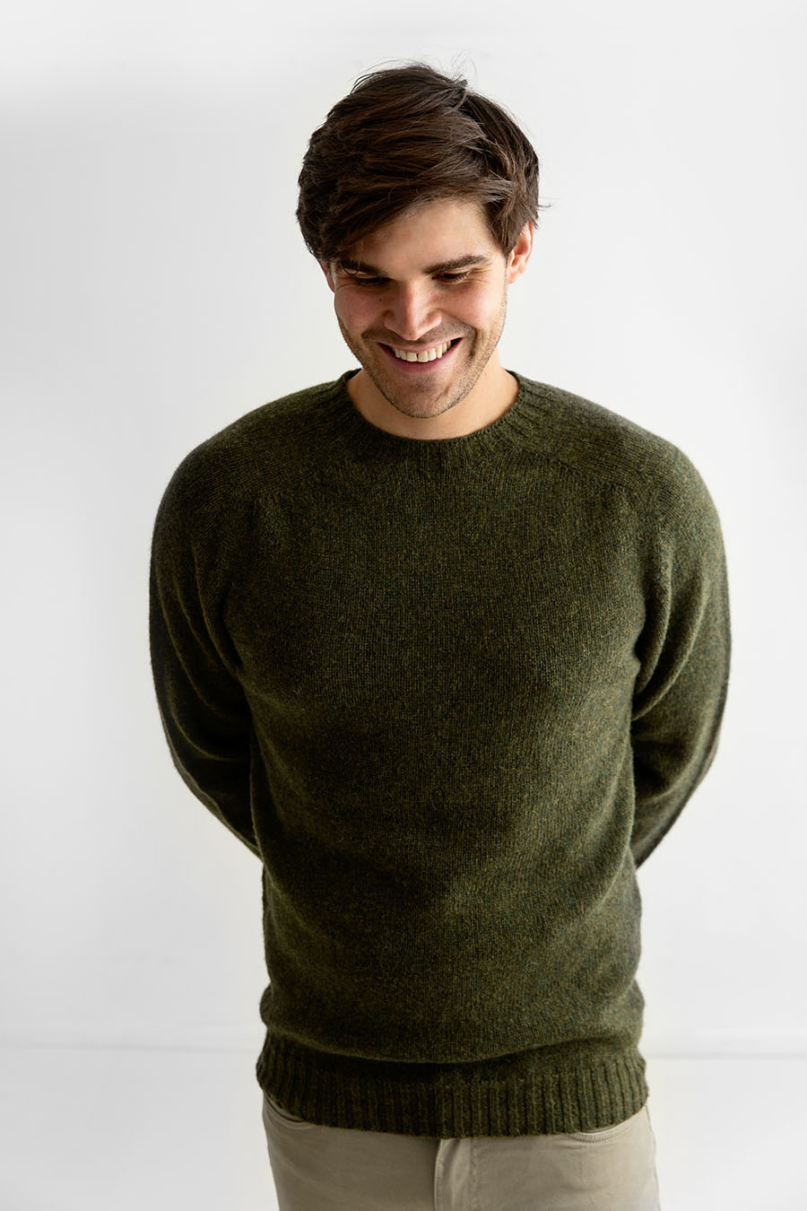 Mens Seamless Saddle Shoulder Shetland Jumper in a khaki, the perfect country green