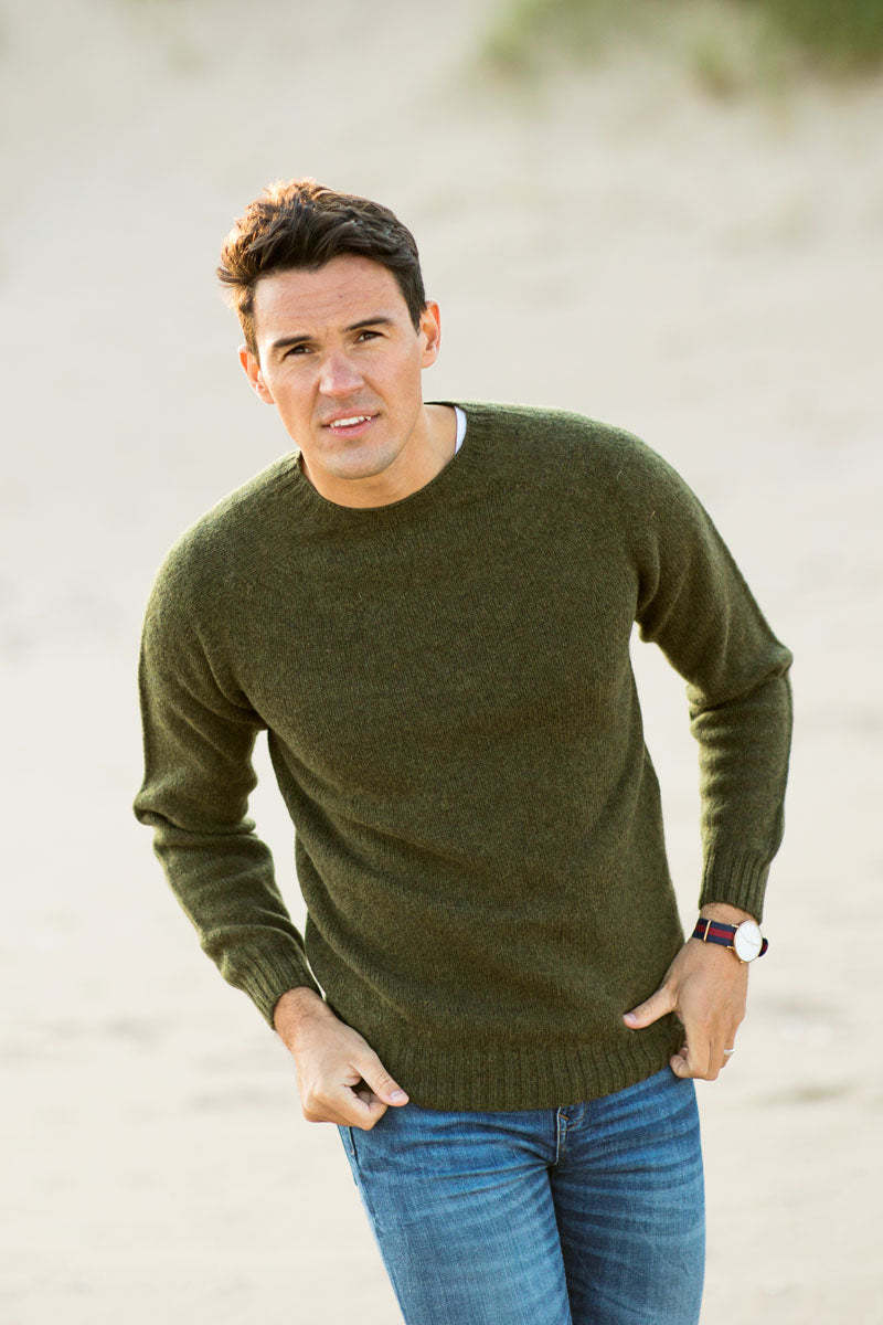 Mens khaki green shetland wool jumper sweater saddle shoulder 