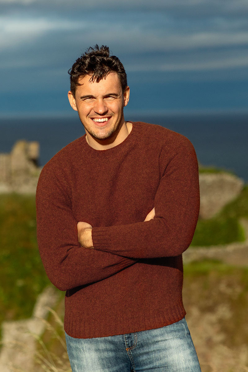 Mens Seamless Saddle Shoulder Shetland Jumper in Rust