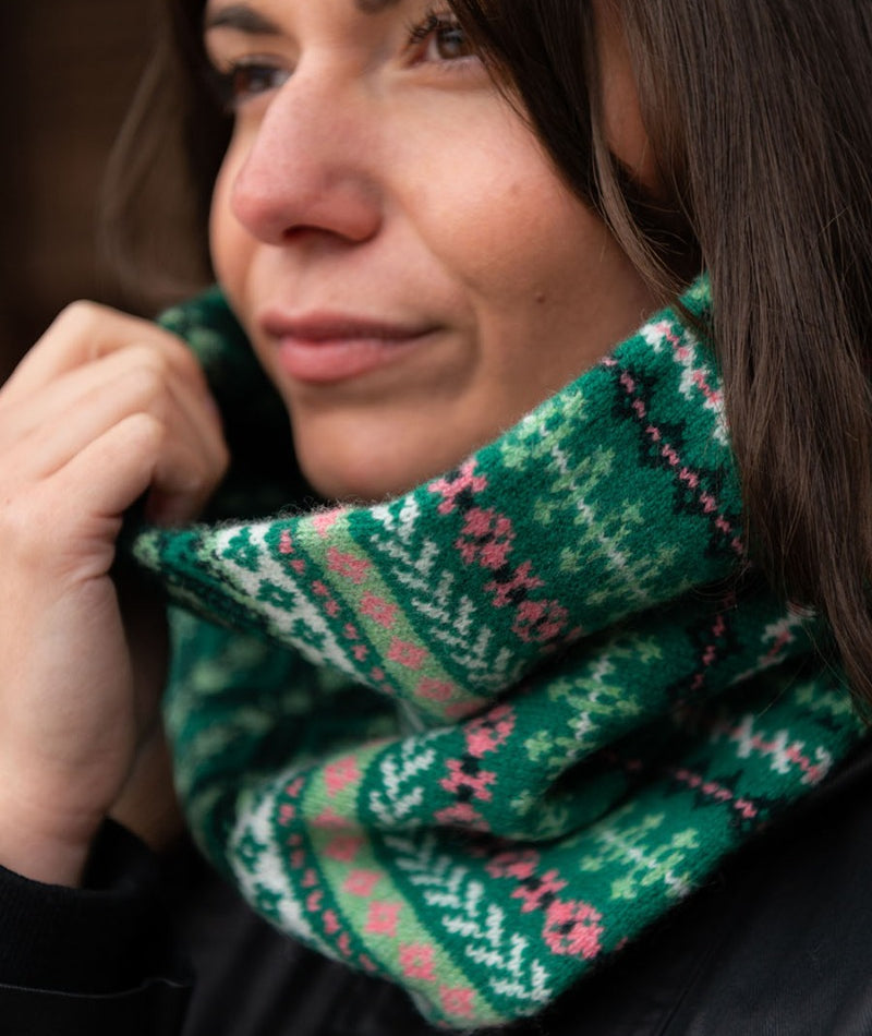 green fair isle cowl scarf wool. ugie 