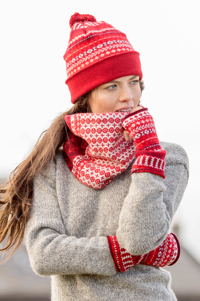 "Ugie" fair isle cowl scarf. Red