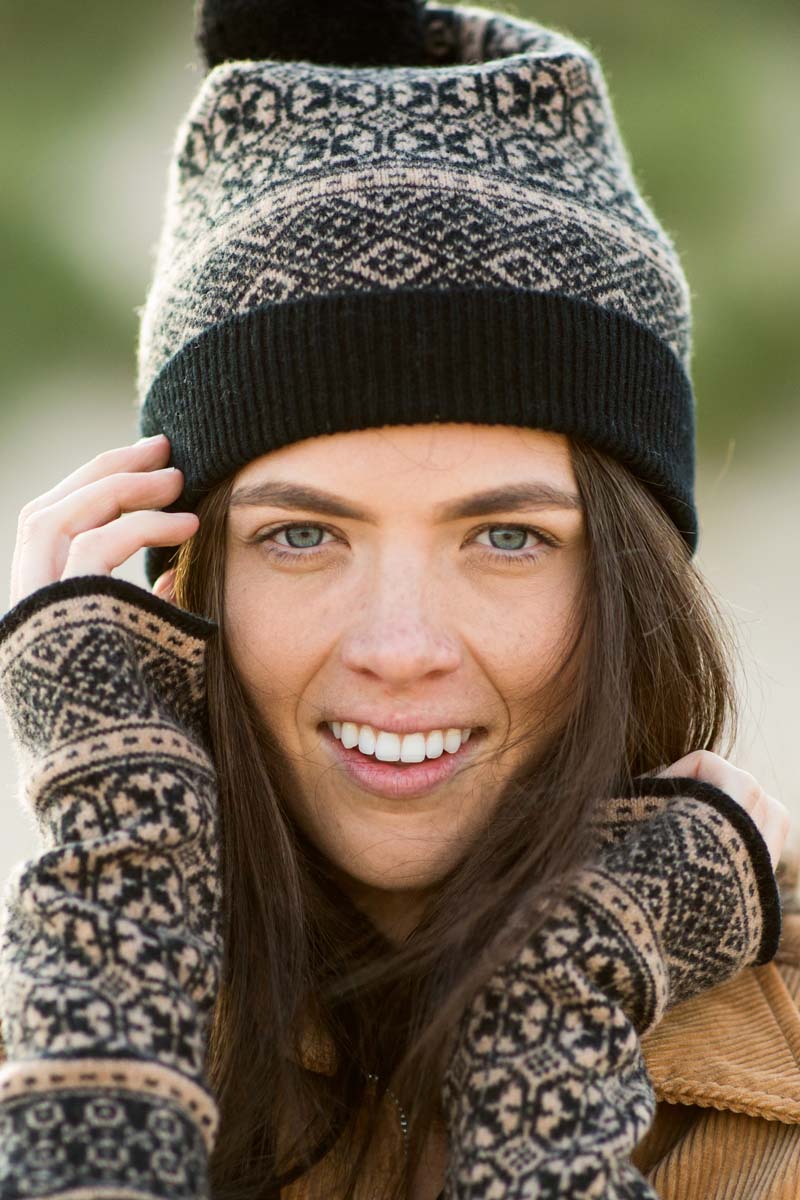Womens fair isle hat wrist warmer gloves black camel