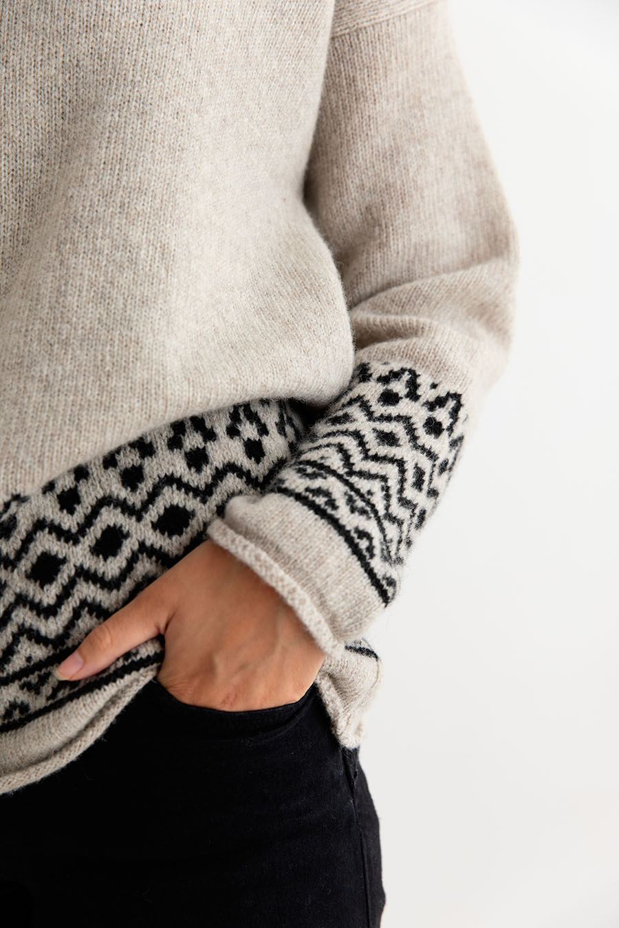 womens wool fair isle jumper sweater ladies black beige braemar close up