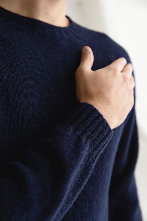 mens shetland wool jumper sweater navy blue seamless saddle shoulder