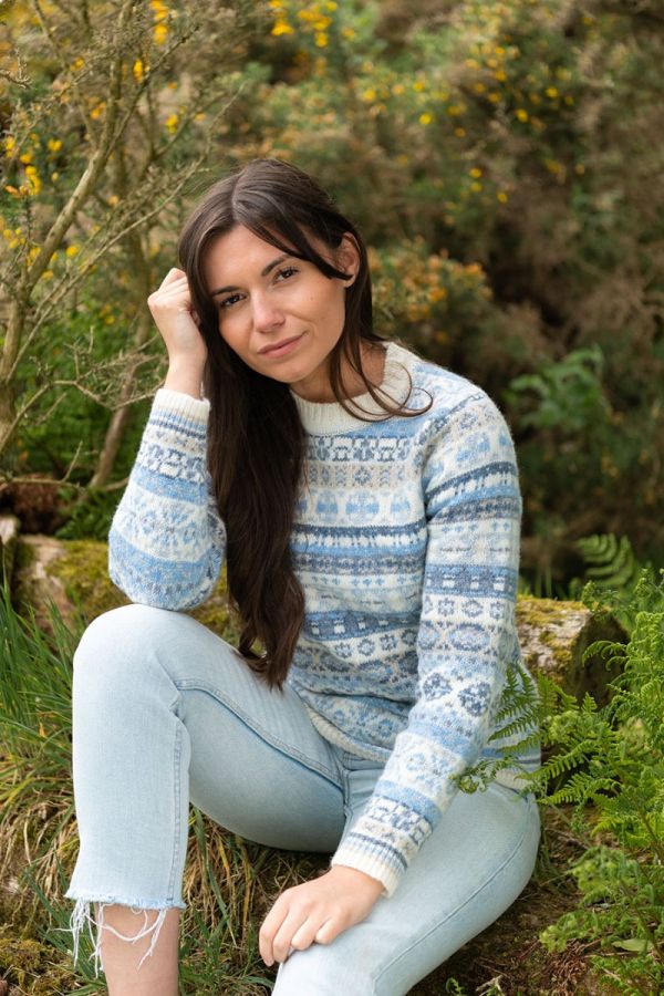 womens scottish fair isle sweater blue white wool drumtochty